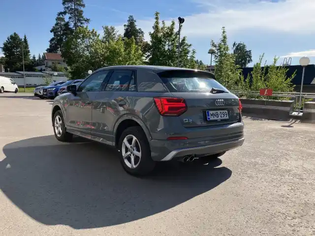 Harmaa Maastoauto, Audi Q2 – MNB-299