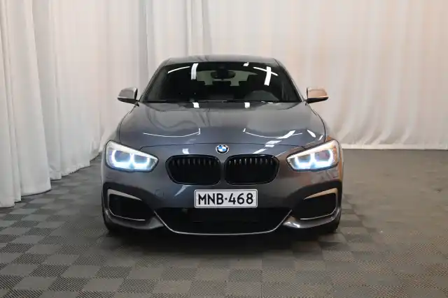 Harmaa Viistoperä, BMW M140i – MNB-468