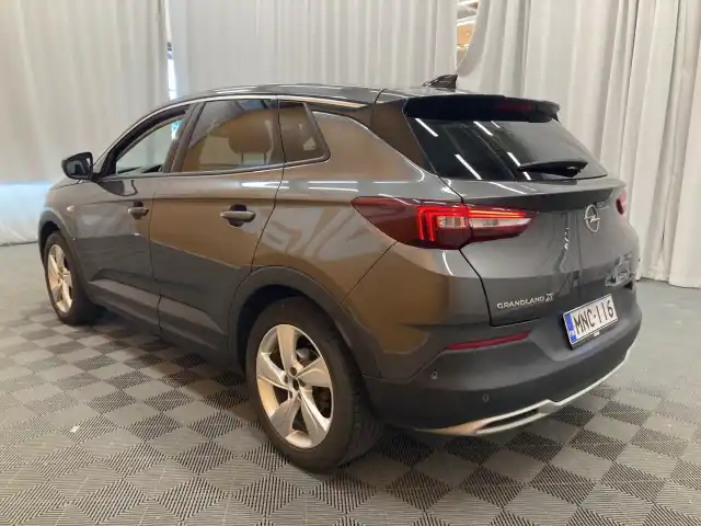 Harmaa Maastoauto, Opel Grandland X – MNC-116