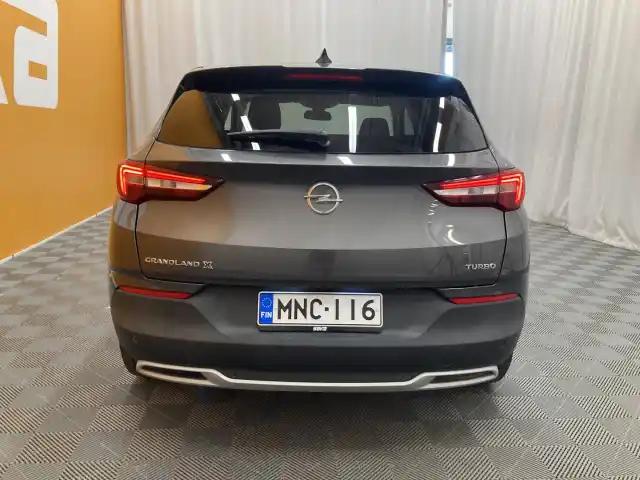 Harmaa Maastoauto, Opel Grandland X – MNC-116