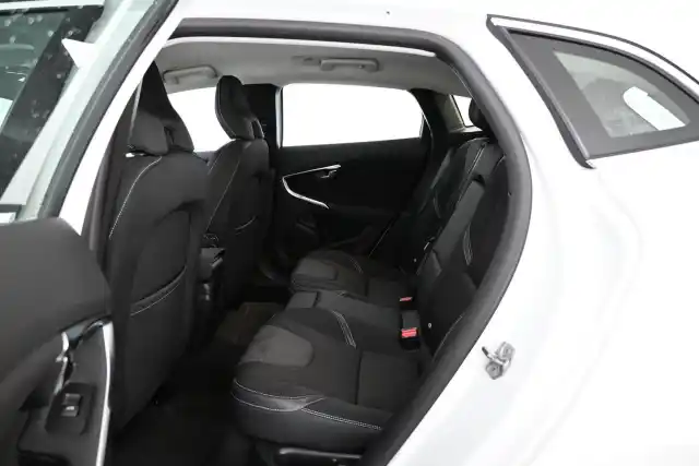 Valkoinen Viistoperä, Volvo V40 – MNE-110