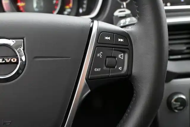 Valkoinen Viistoperä, Volvo V40 – MNE-110