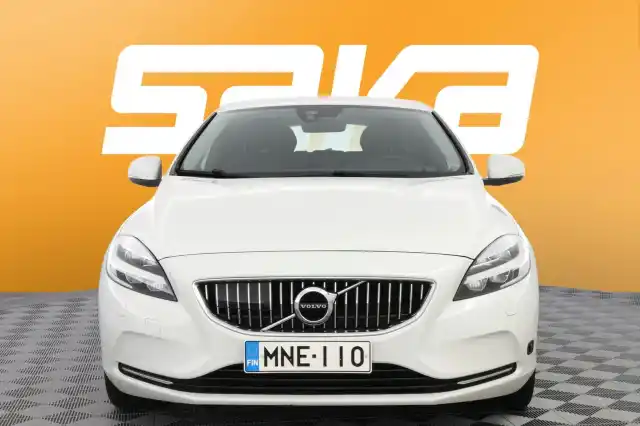 Valkoinen Viistoperä, Volvo V40 – MNE-110