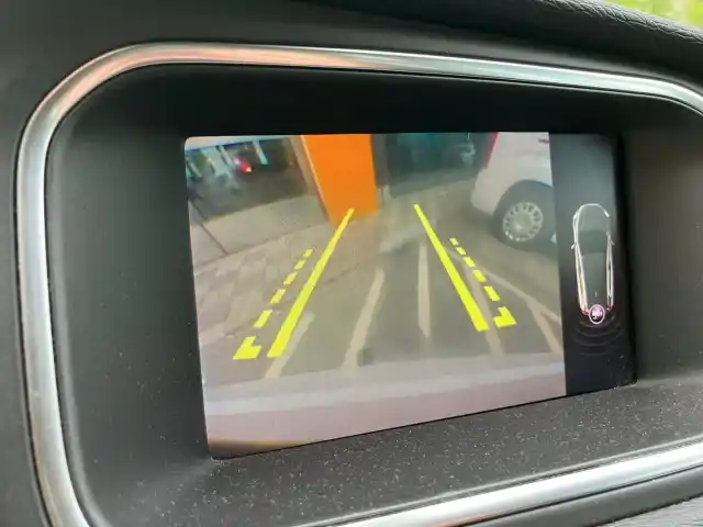 Valkoinen Viistoperä, Volvo V40 – MNE-110