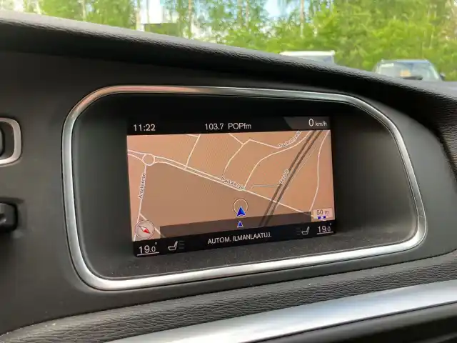 Valkoinen Viistoperä, Volvo V40 – MNE-110