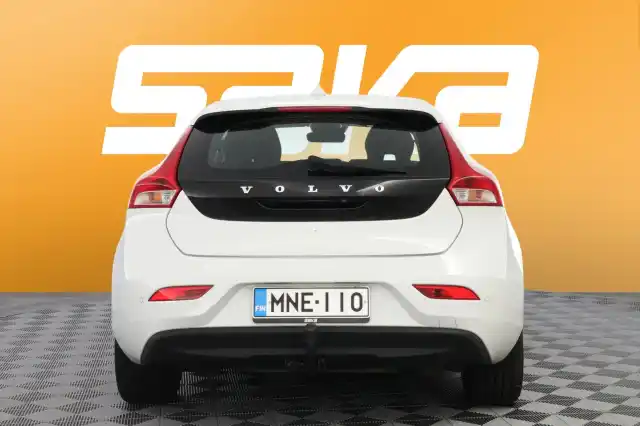 Valkoinen Viistoperä, Volvo V40 – MNE-110