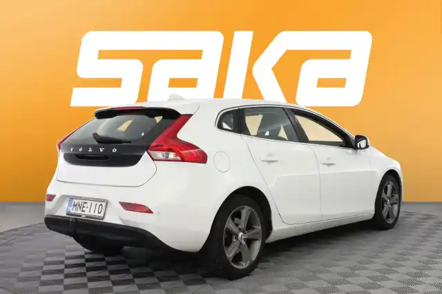 Valkoinen Viistoperä, Volvo V40 – MNE-110