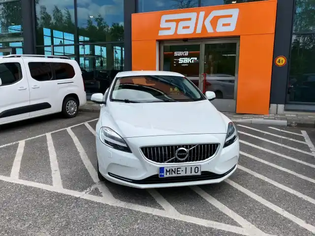 Valkoinen Viistoperä, Volvo V40 – MNE-110