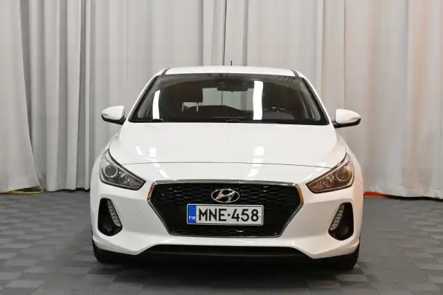 Valkoinen Viistoperä, Hyundai I30 – MNE-458