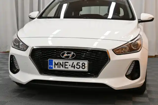 Valkoinen Viistoperä, Hyundai I30 – MNE-458