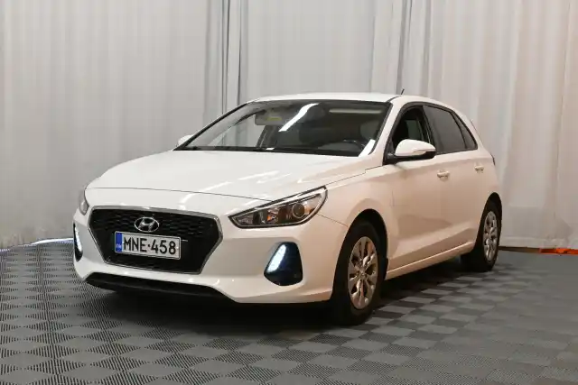 Valkoinen Viistoperä, Hyundai I30 – MNE-458