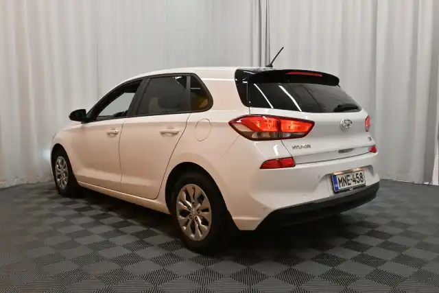 Valkoinen Viistoperä, Hyundai I30 – MNE-458