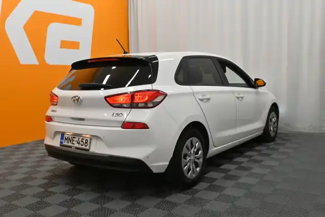 Valkoinen Viistoperä, Hyundai I30 – MNE-458