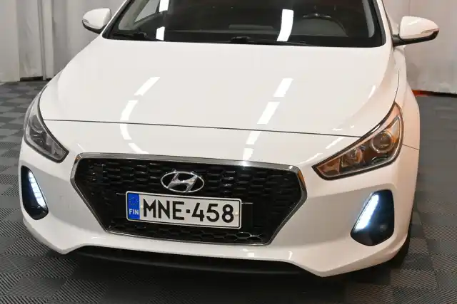 Valkoinen Viistoperä, Hyundai I30 – MNE-458