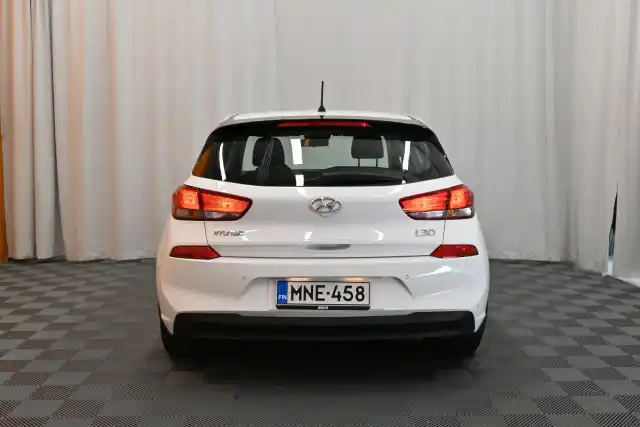 Valkoinen Viistoperä, Hyundai I30 – MNE-458