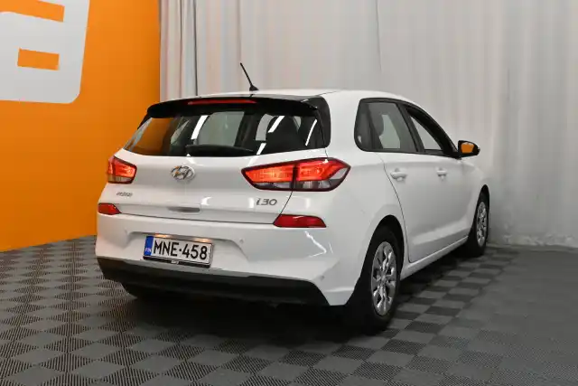 Valkoinen Viistoperä, Hyundai I30 – MNE-458