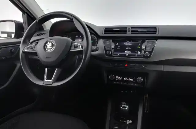 Musta Viistoperä, Skoda Fabia – MNE-614