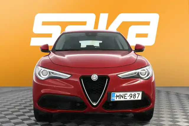 Punainen Maastoauto, Alfa Romeo Stelvio – MNE-987