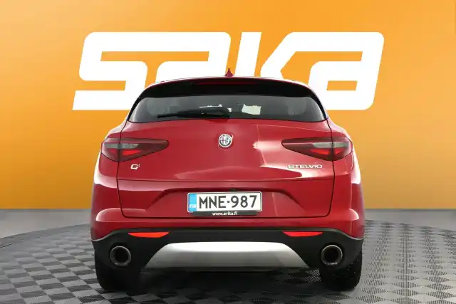 Punainen Maastoauto, Alfa Romeo Stelvio – MNE-987