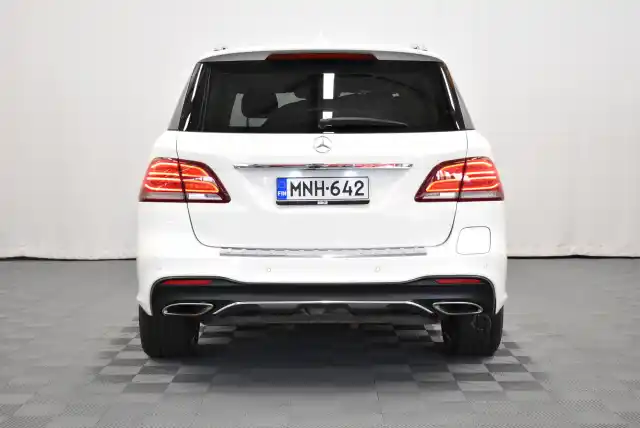Valkoinen Maastoauto, Mercedes-Benz GLE – MNH-642
