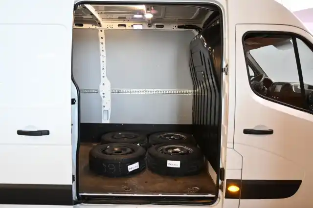Valkoinen Pakettiauto, Renault Master – MNH-742