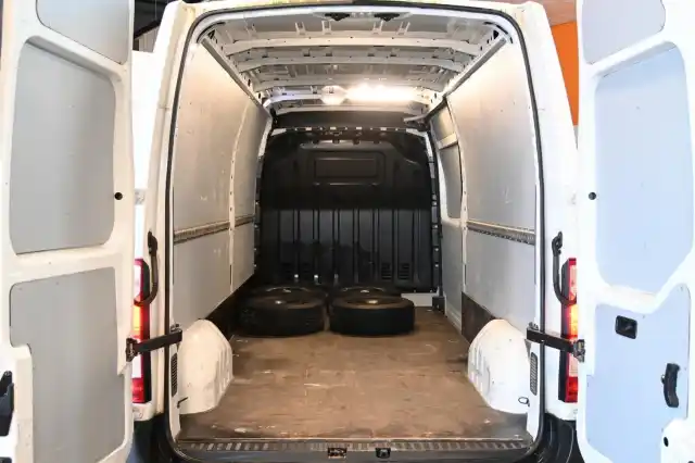 Valkoinen Pakettiauto, Renault Master – MNH-742
