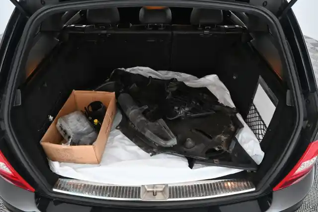 Musta Farmari, Mercedes-Benz C – MNJ-821