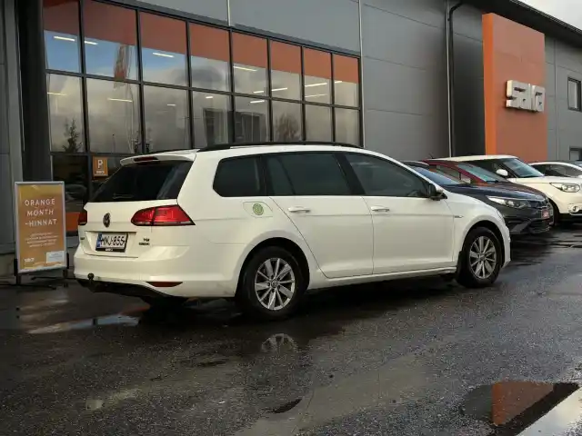 Valkoinen Viistoperä, Volkswagen Golf – MNJ-855