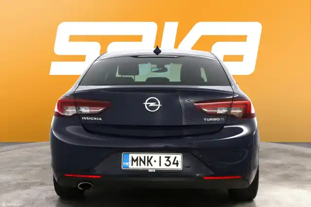 Sininen Sedan, Opel Insignia – MNK-134