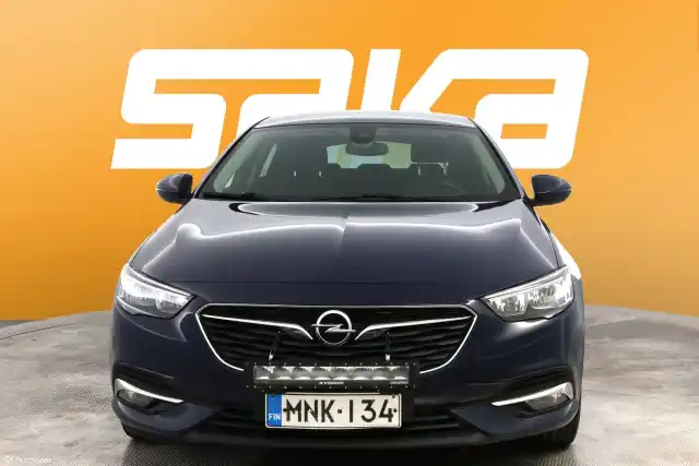 Sininen Sedan, Opel Insignia – MNK-134