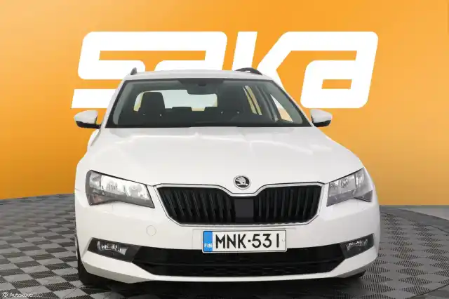 Valkoinen Farmari, Skoda Superb – MNK-531