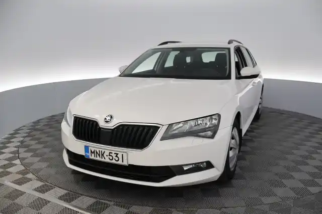 Valkoinen Farmari, Skoda Superb – MNK-531