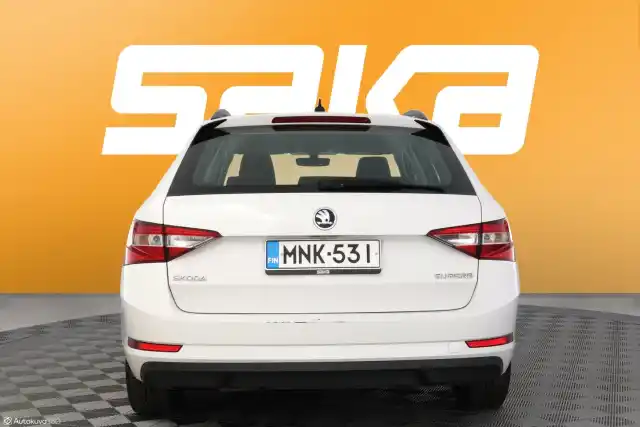 Valkoinen Farmari, Skoda Superb – MNK-531