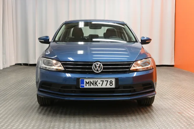 Sininen Sedan, Volkswagen Jetta – MNK-778