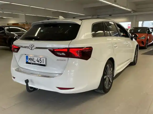 Valkoinen Farmari, Toyota Avensis – MNL-451