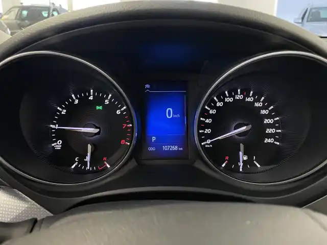 Valkoinen Farmari, Toyota Avensis – MNL-451