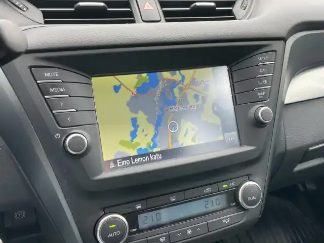 Valkoinen Farmari, Toyota Avensis – MNL-451