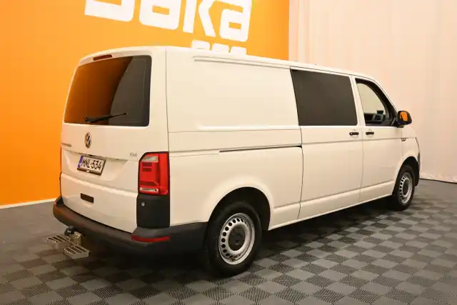 Valkoinen Pakettiauto, Volkswagen Transporter – MNL-534