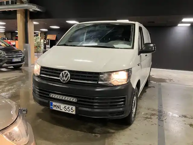 Valkoinen Pakettiauto, Volkswagen Transporter – MNL-555