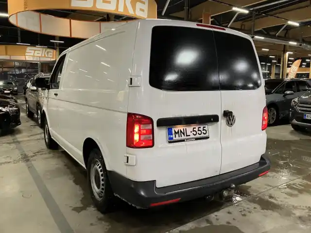 Valkoinen Pakettiauto, Volkswagen Transporter – MNL-555