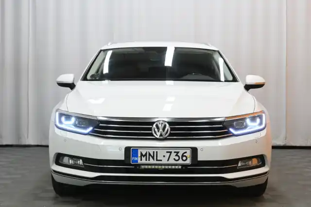 Valkoinen Farmari, Volkswagen Passat – MNL-736