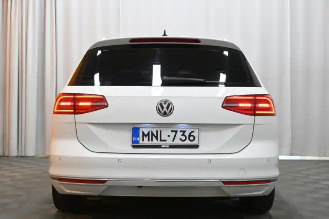 Valkoinen Farmari, Volkswagen Passat – MNL-736