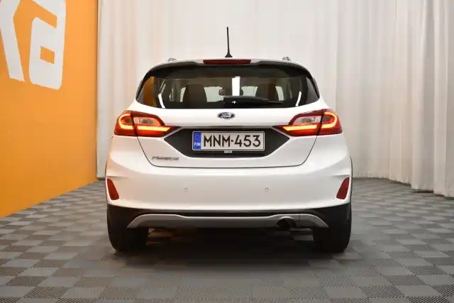 Valkoinen Viistoperä, Ford Fiesta – MNM-453