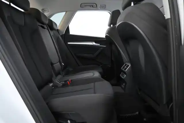 Valkoinen Maastoauto, Audi Q5 – MNM-885