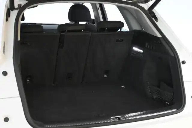 Valkoinen Maastoauto, Audi Q5 – MNM-885