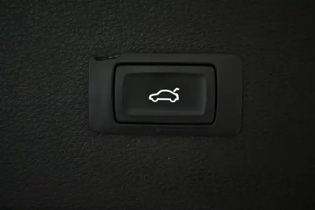 Valkoinen Maastoauto, Audi Q5 – MNM-885