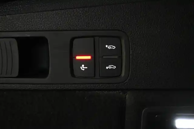 Valkoinen Maastoauto, Audi Q5 – MNM-885