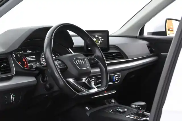 Valkoinen Maastoauto, Audi Q5 – MNM-885