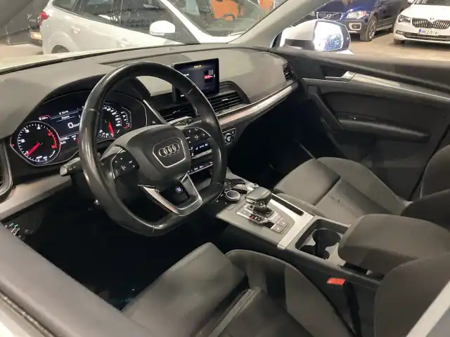Valkoinen Maastoauto, Audi Q5 – MNM-885
