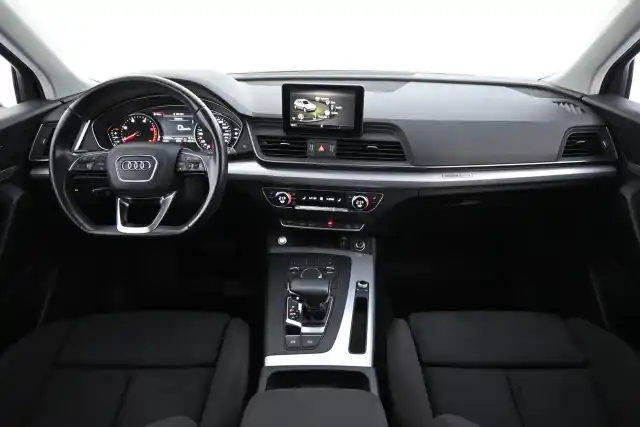 Valkoinen Maastoauto, Audi Q5 – MNM-885